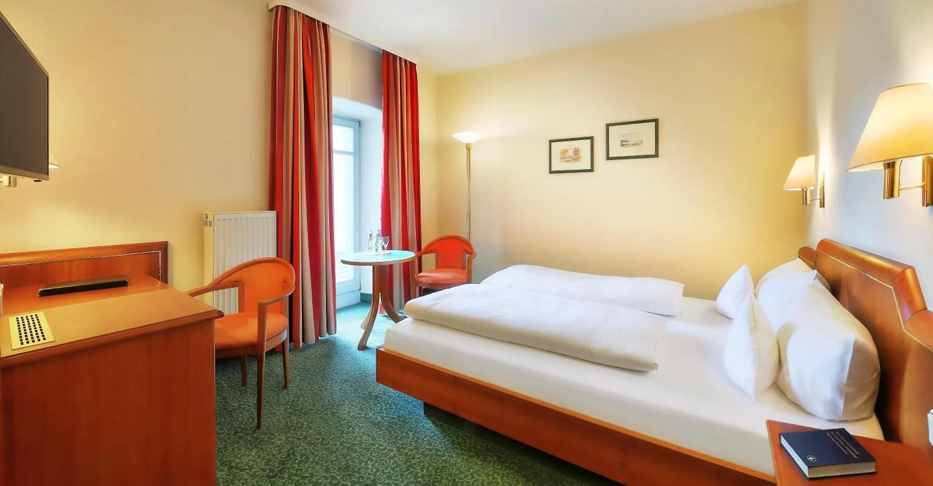 Fachwerkhaus - Hotel Weisses Lamm ファイツヘーヒハイム