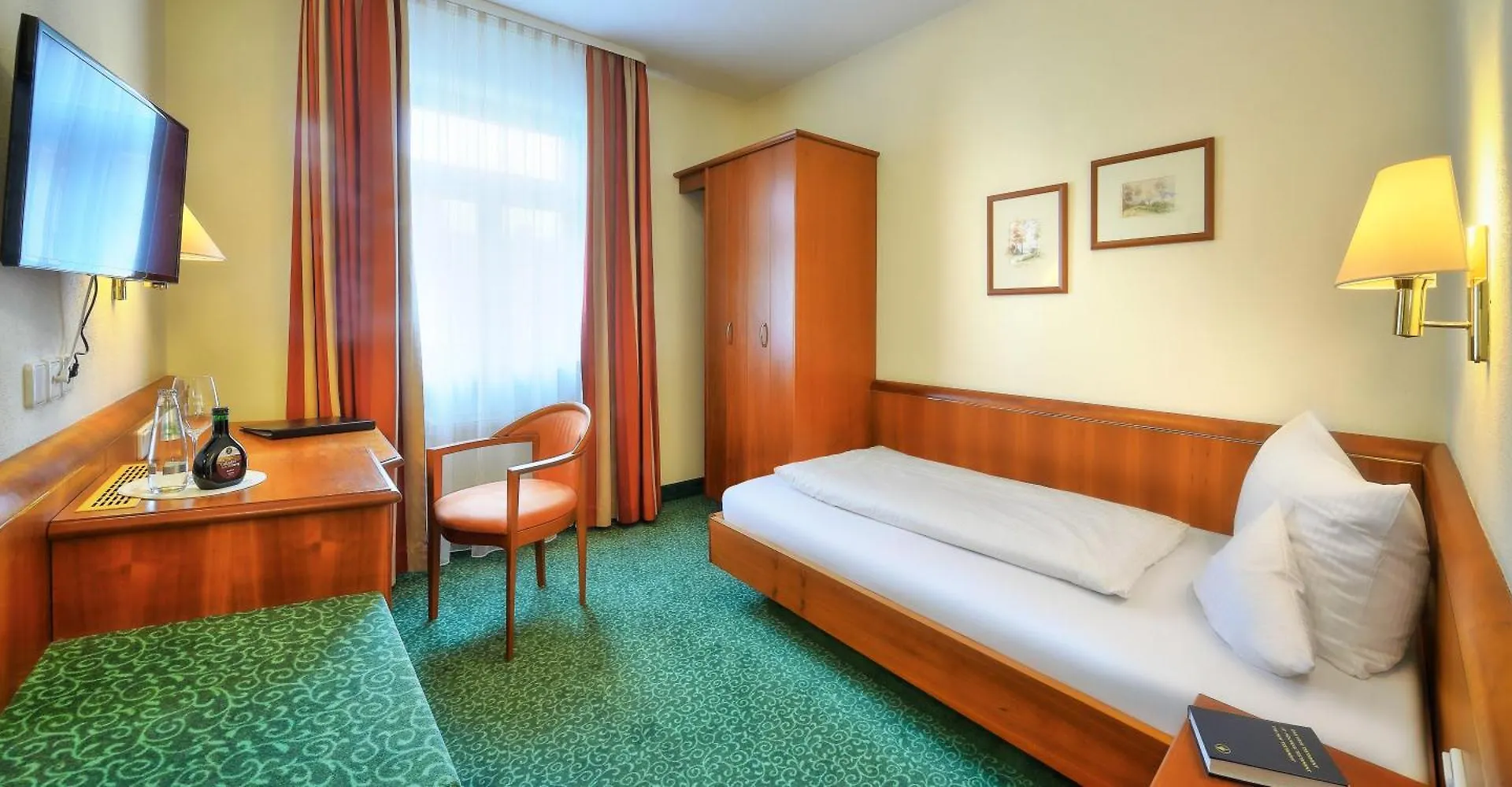 Fachwerkhaus - Hotel Weisses Lamm ファイツヘーヒハイム 0*,  ドイツ